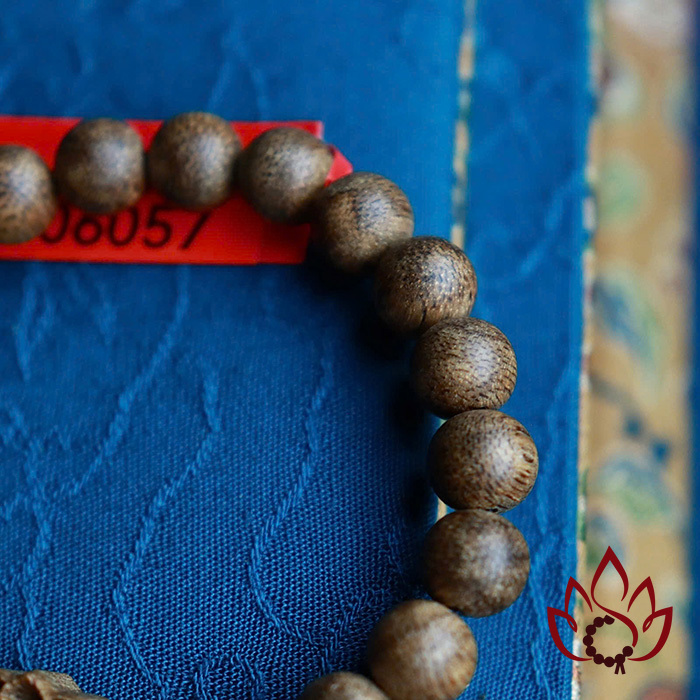 Vòng Trầm Hương Hạt Tròn | Charm Hoa Sen | 8 Ly | Trầm Tốc Kiến Tự Nhiên